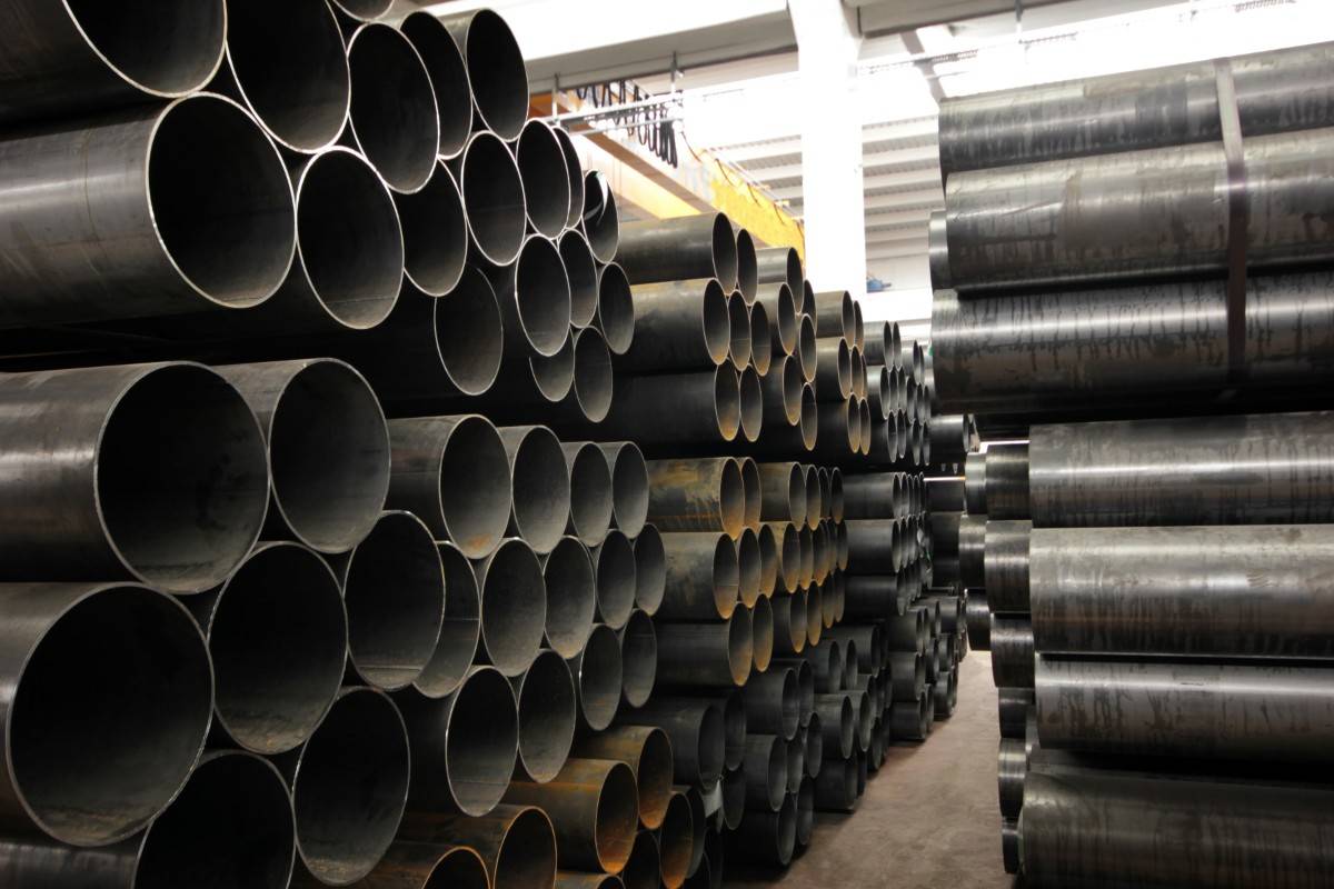 What Is ERW Pipe, It’s Types, Manufacturing Process and Applications
